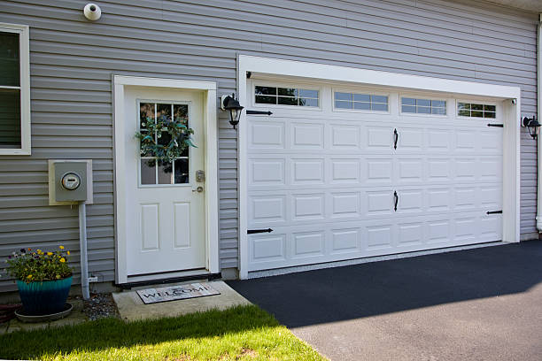24/7 Emergency Garage Door Panel Replacement experts in Mason City, IL